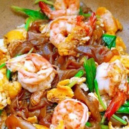 เส้นใหญ่ผัดซีอิ้วกุ้ง