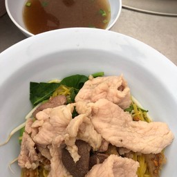 บะหมี่หมูน้ำตก