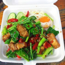 คะน้าหมูกรอบราดข้าว