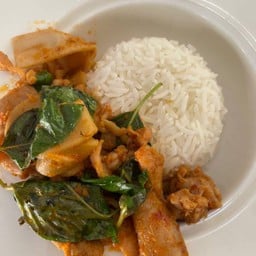 ไก่ผัดพริกแกงหน่อไม้โหระพา