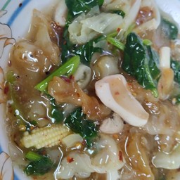 ราดหน้าปลาหมึกเส้นใหญ่