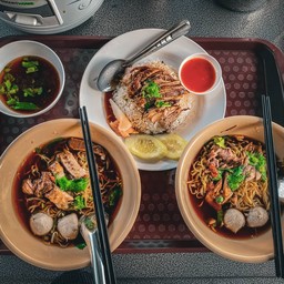 ข้าวหน้าเป็ด ก๋วยเตี๋ยวเนื้อ
