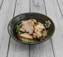 บะหมี่หมูแดงหมูกรอบหมูเด้ง