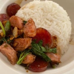 กระเพราแหนม+กุนเชียง 