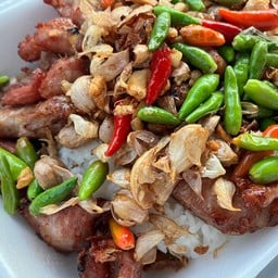 แม่ตุ่ม หมูทอด