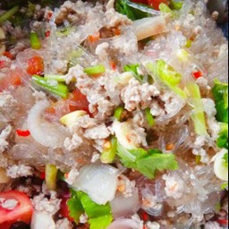 ยำวุ้นเส้นหมูสับ
