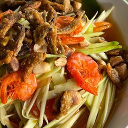 ยำมะม่วงปลากรอบ