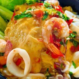ข้าวไข่ข้น กะเพราหมึก กุ้ง
