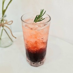 ชาดำสตรอเบอร์รี่โซดา