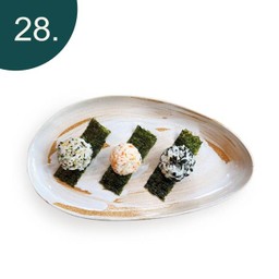 ข้าวปั้นสาหร่ายและผงโรยข้าว