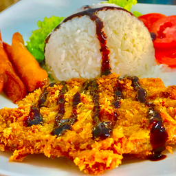 ข้าวปลาทอด ไส้กรอก 2 ชิ้น