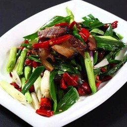 蒜苗炒腊肉 หมูแฮมผัดต้นหอมญี่ปุ่น