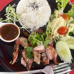 ข้าวคอหมูย่างจิ้มแจ่ว