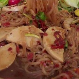 ตำเส้นเล็กปูปลาร้าหมูยอ