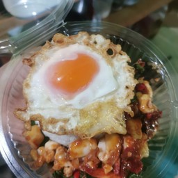 ข้าวกระเพราทะเล (กุ้ง+หมึก)