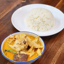 ข้าวแกงเผ็ดไก่หน่อไม้