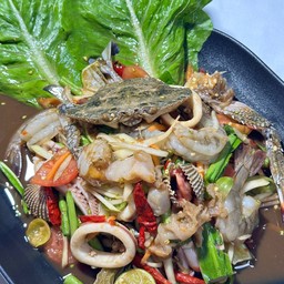Papaya Salad With Mixed Seafood