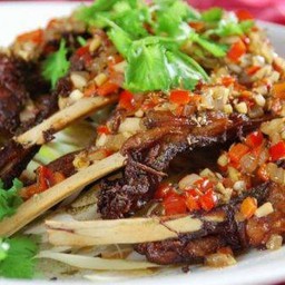 手抓羊排
ซี่โครงแพะผัดพริกแห้ง
