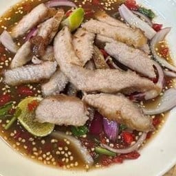 ยำคอหมูย่าง