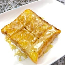 ขนมปังปิ้ง เนยนมน้ำผึ้ง
