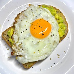 โทสต์อะโวคาโดไข่ดาว
