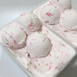 ไอศรีมกะทิสาหริ่มอบควันเทียน