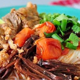 ขนมจีนน้ำเงี้ยว