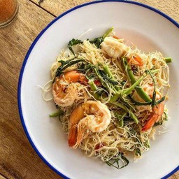 หมี่กระเฉดหมูกรอบ