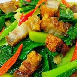 คะน้าหมูกรอบ