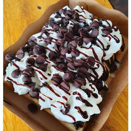 ปังปิ้งเเผ่นหน้าวิปครีมเม็ดชอคโกเเลต