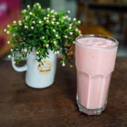 มิ้ลค์เชค สตอเบอร์รี่