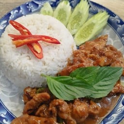 หมูนุ่มผัดพริกเผาใบโหระพา