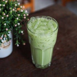 นมสดชาเขียวเย็น