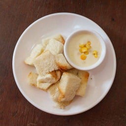 ปังนึ่ง สังขยาครีมข้าวโพด