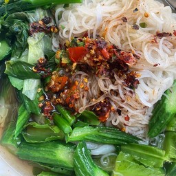 เส้นบีบสด น้ำแจ่ว