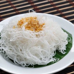 เส้นหมี่ลวก(โรยกระเทียมเจียว)