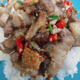 หมูกรอบผัดพริกเกลือ