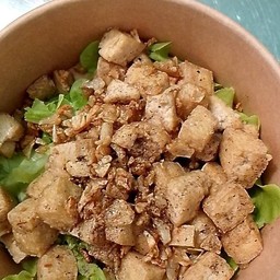 เต้าหู้ทอดกระเทียมพริกไทย Fried tofu with garlic and pepper
