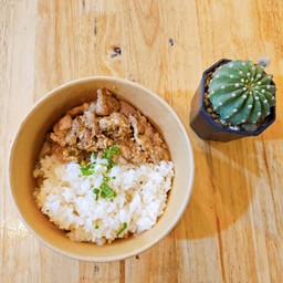 ข้าวทอดกระเทียมพริกไทย