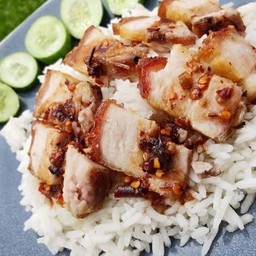 ข้าวหมูกรอบน้ำจิ้มแจ่ว