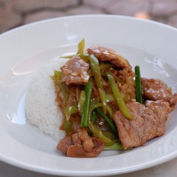 ผัดพริกหยวกราดข้าว