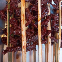 แม่หมูส้มตำไก่ย่างหน้าโรงบาล