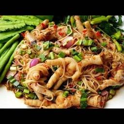 ยำขนมจีนตีนไก่