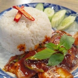 สามชั้นสไลด์ผัดพริกเผาใบโหระพา