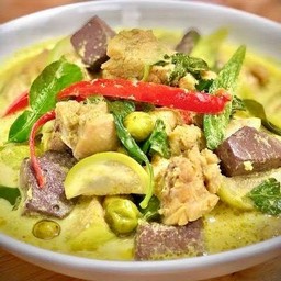 แกงเขียวหวานไก่เป็นกับ