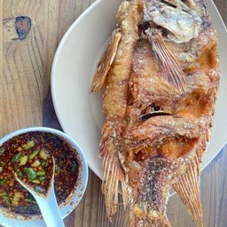 ปลาทอดน้ำจิ้มแจ่ว