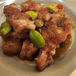 หมูสามชั้นผัดกะปิสตอ