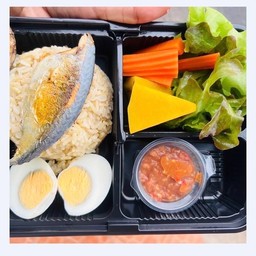 ข้าว  น้ำพริก ปลาทู ไข่ต้ม