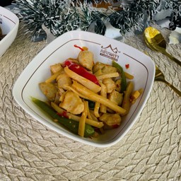 ผัดพริกลูกชิ้นปลากรายหน่อไม้