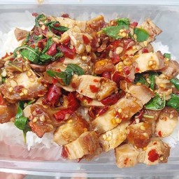 กระเพราหมูกรอบ กรอบหน้าสั่น